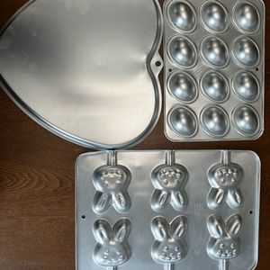 Wilton bakeware bundle! All new, never used- had great intentions! Wilton !